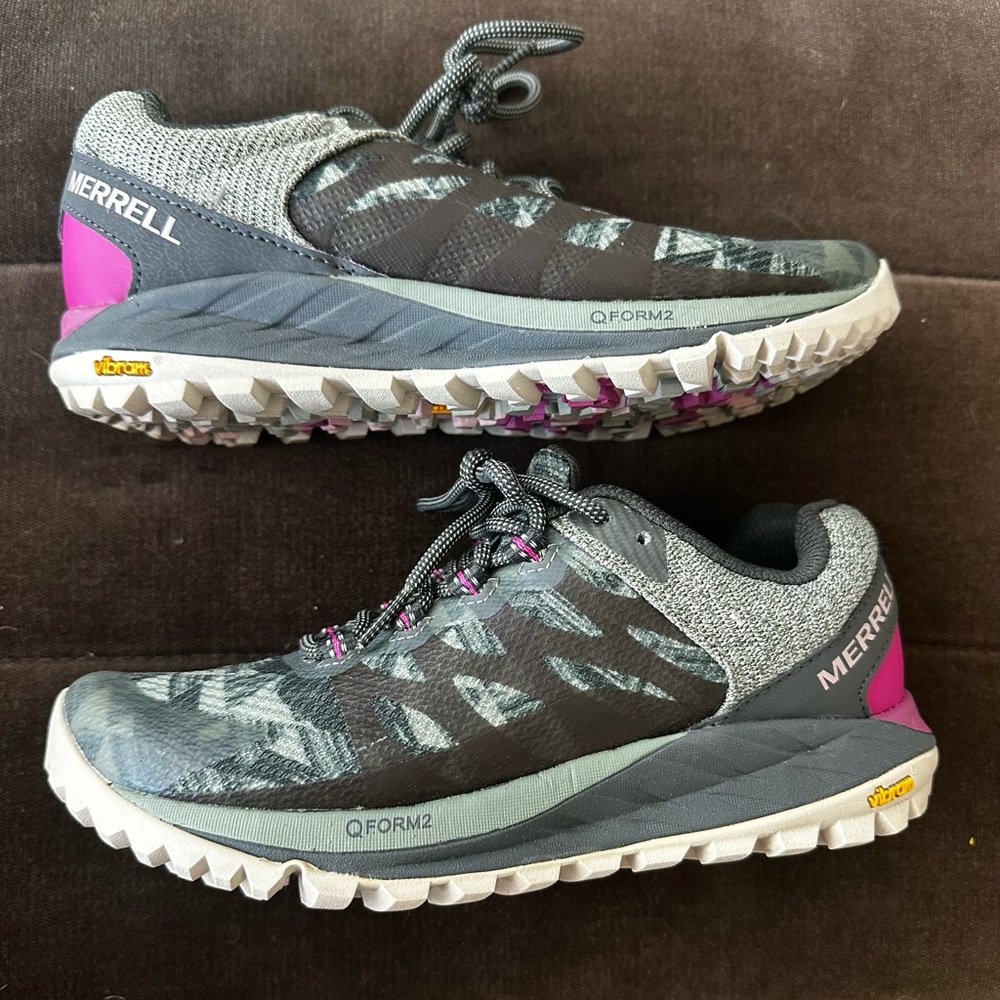 NWOT MERRELL ANTORA 2 PRINT TRAIL RUNNING SHOES WOMEN'S Size 5.5